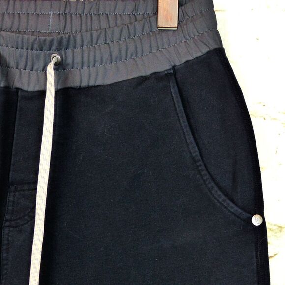 Vuori Joggers Mens S 26x28 Black Balboa Sweatpants Drawstring Performance V406 - Picture 8 of 15